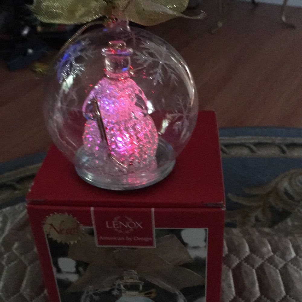 🌲RETIRED LENOX COLOR CHANGING ORNAMENT 🌲 - Picture 4 of 7